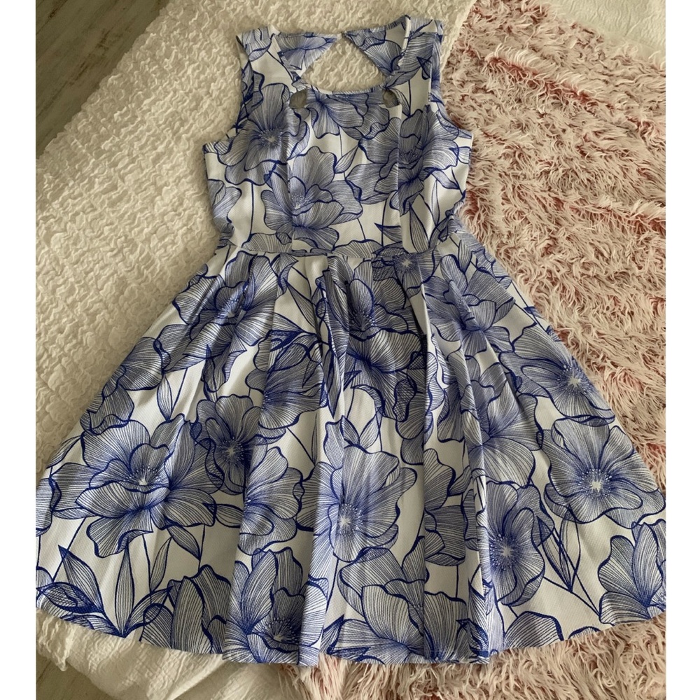 Never worn! Spring floral dress 💙🤍